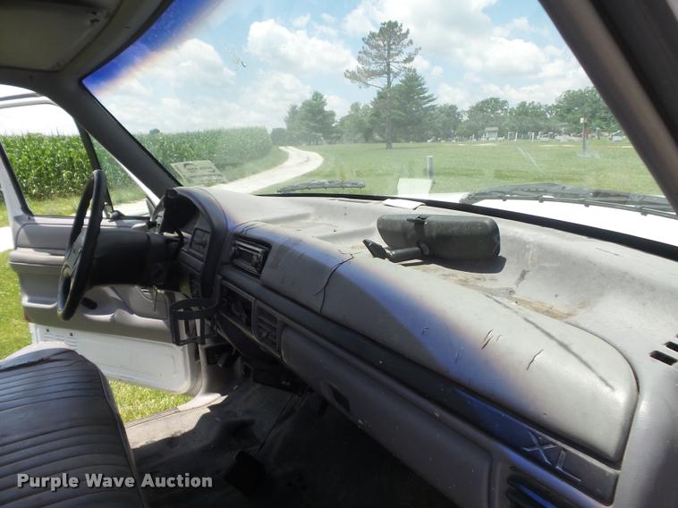 image for item K7557 1996 Ford F350 XL flatbed pickup truck