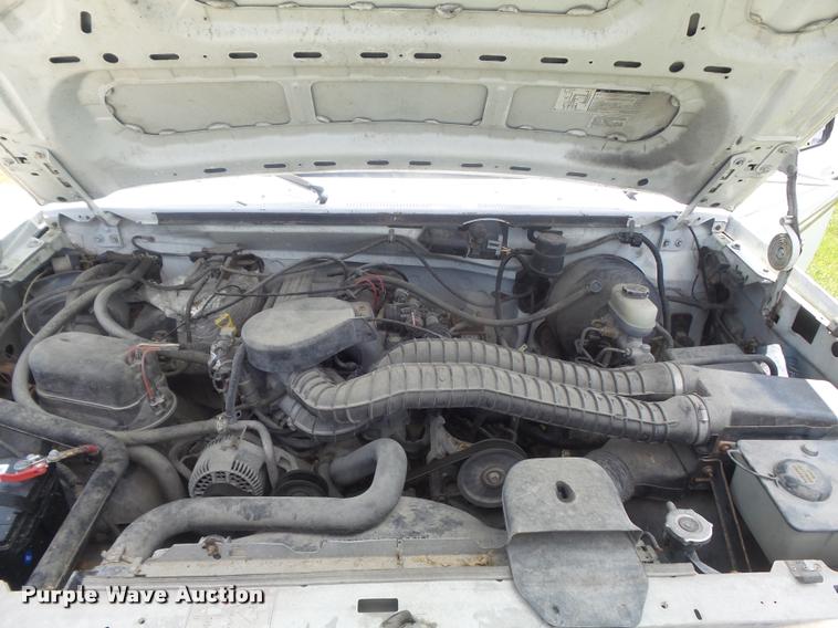 image for item K7557 1996 Ford F350 XL flatbed pickup truck