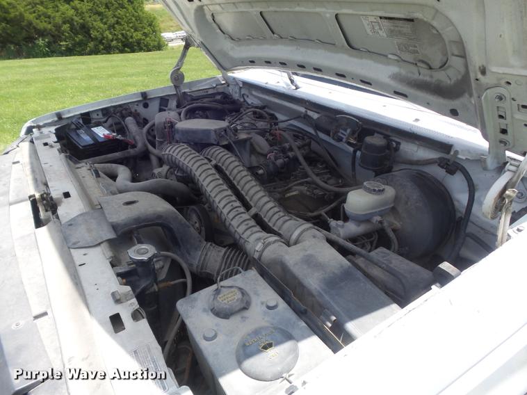 image for item K7557 1996 Ford F350 XL flatbed pickup truck