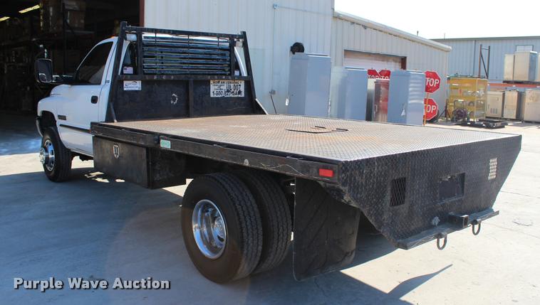 image for item L3177 2002 Dodge Ram 3500 SLT flatbed pickup truck
