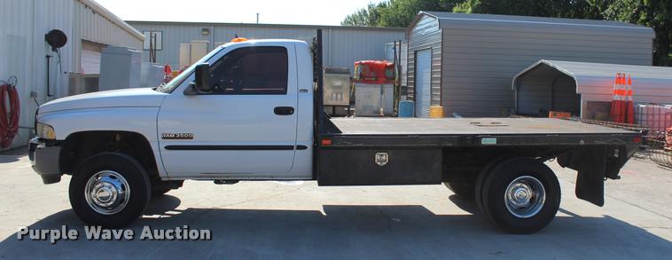image for item L3177 2002 Dodge Ram 3500 SLT flatbed pickup truck