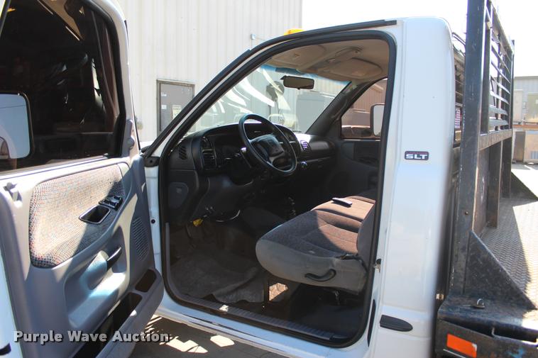 image for item L3177 2002 Dodge Ram 3500 SLT flatbed pickup truck