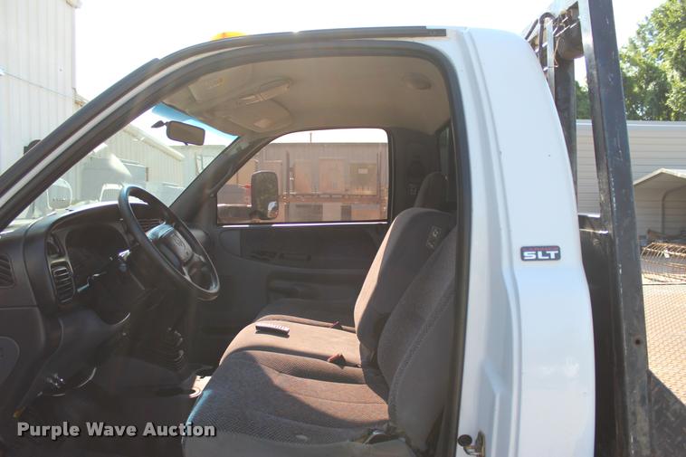 image for item L3177 2002 Dodge Ram 3500 SLT flatbed pickup truck