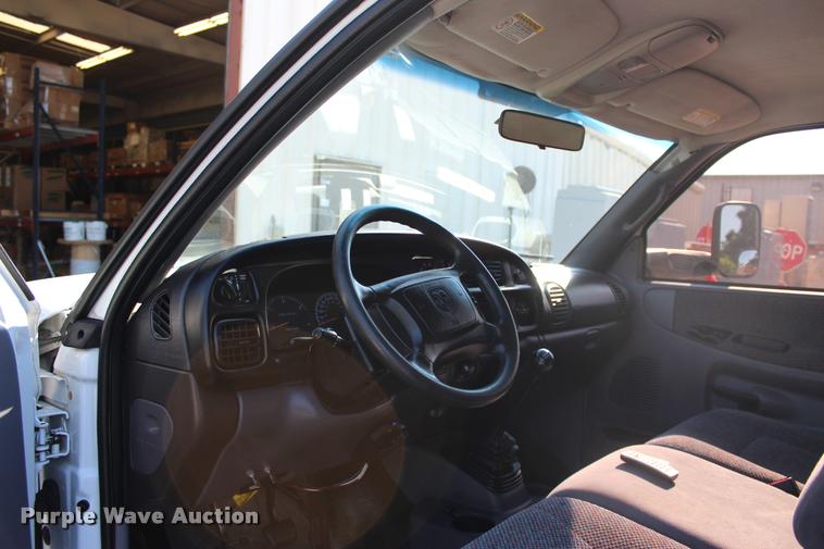 image for item L3177 2002 Dodge Ram 3500 SLT flatbed pickup truck