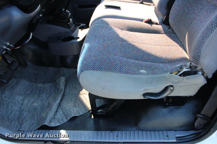 image for item L3177 2002 Dodge Ram 3500 SLT flatbed pickup truck