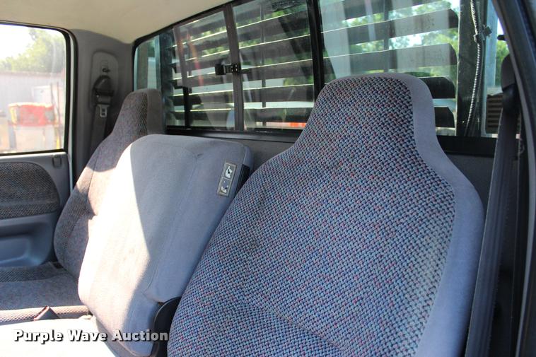 image for item L3177 2002 Dodge Ram 3500 SLT flatbed pickup truck