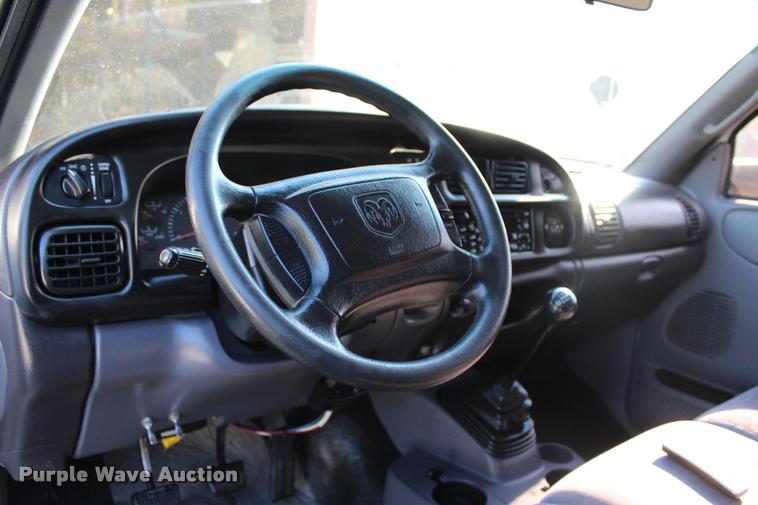 image for item L3177 2002 Dodge Ram 3500 SLT flatbed pickup truck