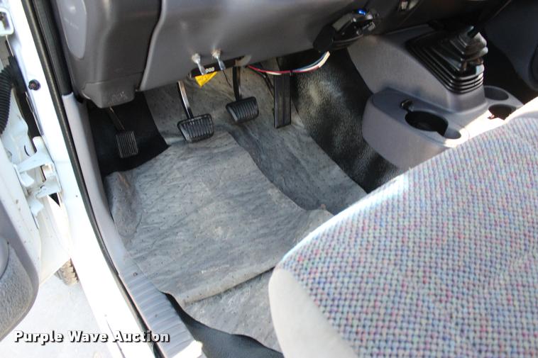 image for item L3177 2002 Dodge Ram 3500 SLT flatbed pickup truck