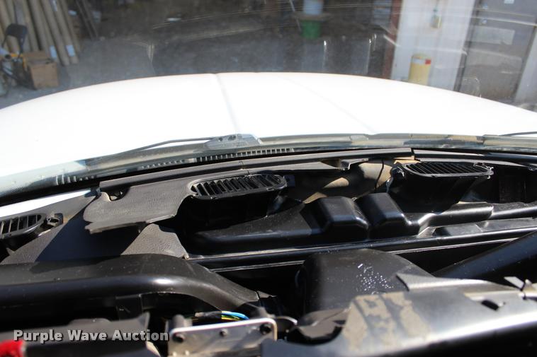 image for item L3177 2002 Dodge Ram 3500 SLT flatbed pickup truck