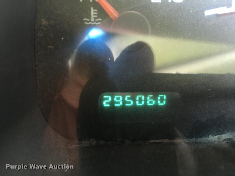 image for item L3177 2002 Dodge Ram 3500 SLT flatbed pickup truck