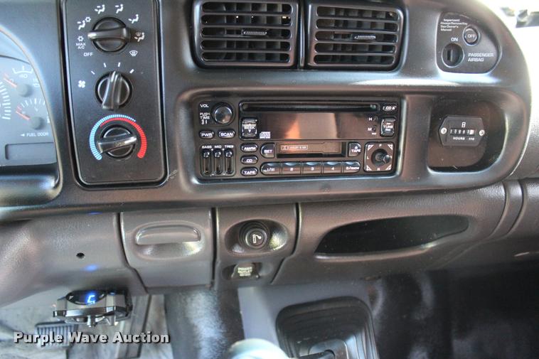 image for item L3177 2002 Dodge Ram 3500 SLT flatbed pickup truck