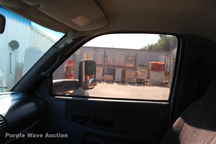 image for item L3177 2002 Dodge Ram 3500 SLT flatbed pickup truck