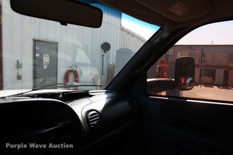 image for item L3177 2002 Dodge Ram 3500 SLT flatbed pickup truck