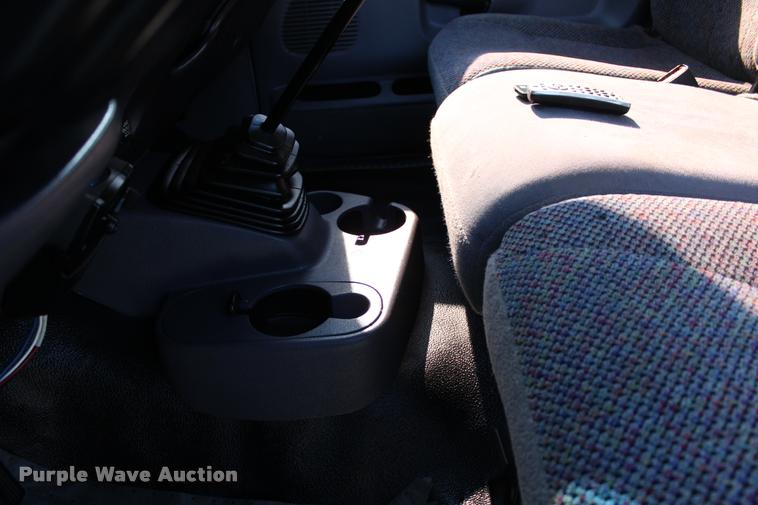 image for item L3177 2002 Dodge Ram 3500 SLT flatbed pickup truck