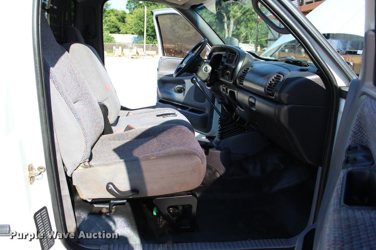 image for item L3177 2002 Dodge Ram 3500 SLT flatbed pickup truck