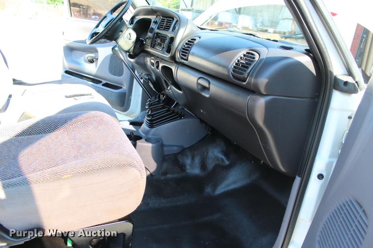 image for item L3177 2002 Dodge Ram 3500 SLT flatbed pickup truck