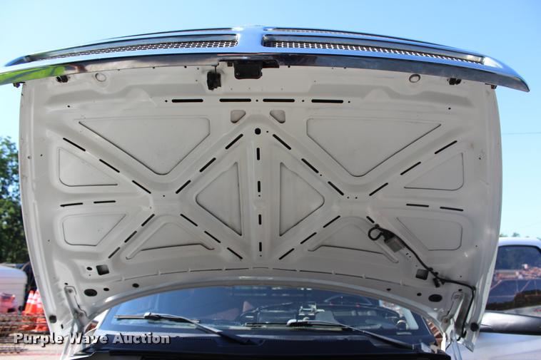 image for item L3177 2002 Dodge Ram 3500 SLT flatbed pickup truck