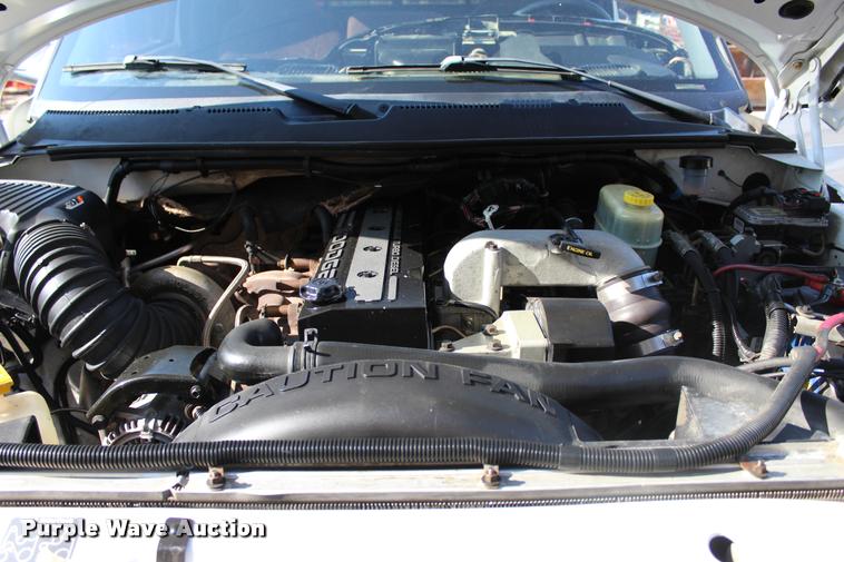 image for item L3177 2002 Dodge Ram 3500 SLT flatbed pickup truck