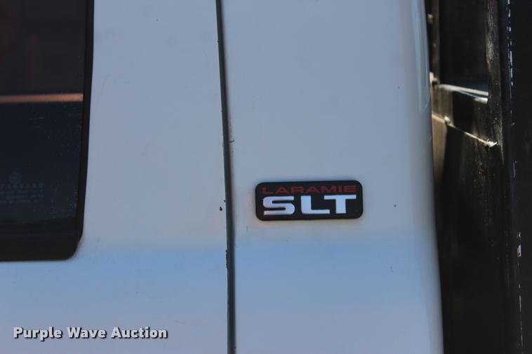 image for item L3177 2002 Dodge Ram 3500 SLT flatbed pickup truck