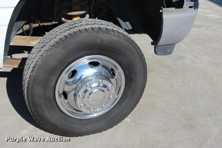 image for item L3177 2002 Dodge Ram 3500 SLT flatbed pickup truck