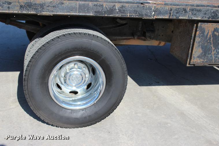 image for item L3177 2002 Dodge Ram 3500 SLT flatbed pickup truck