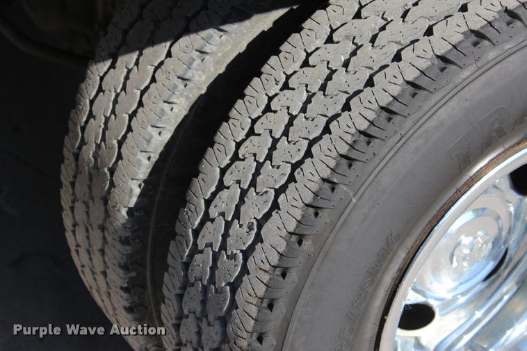 image for item L3177 2002 Dodge Ram 3500 SLT flatbed pickup truck