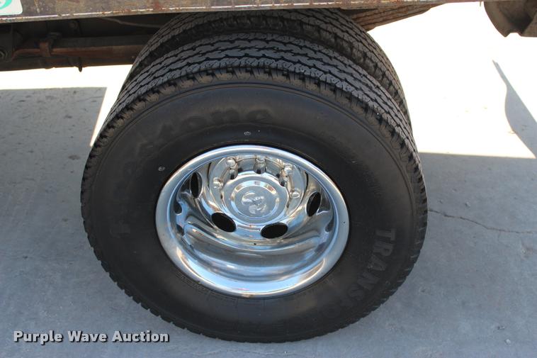 image for item L3177 2002 Dodge Ram 3500 SLT flatbed pickup truck