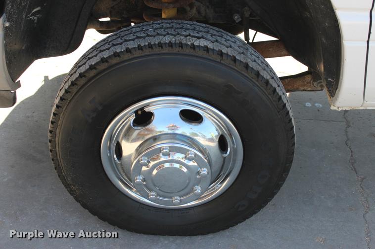 image for item L3177 2002 Dodge Ram 3500 SLT flatbed pickup truck