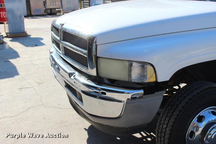 image for item L3177 2002 Dodge Ram 3500 SLT flatbed pickup truck