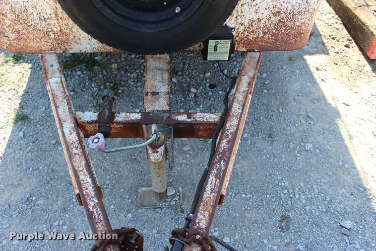 image for item L3178 1998 WW enclosed cargo trailer