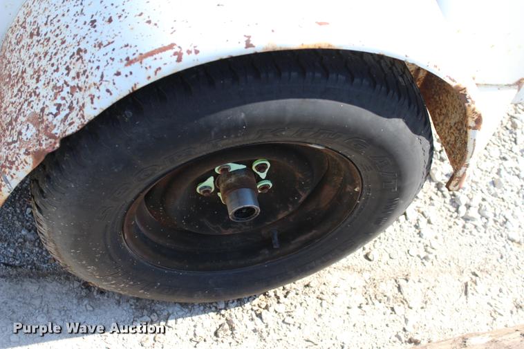 image for item L3178 1998 WW enclosed cargo trailer