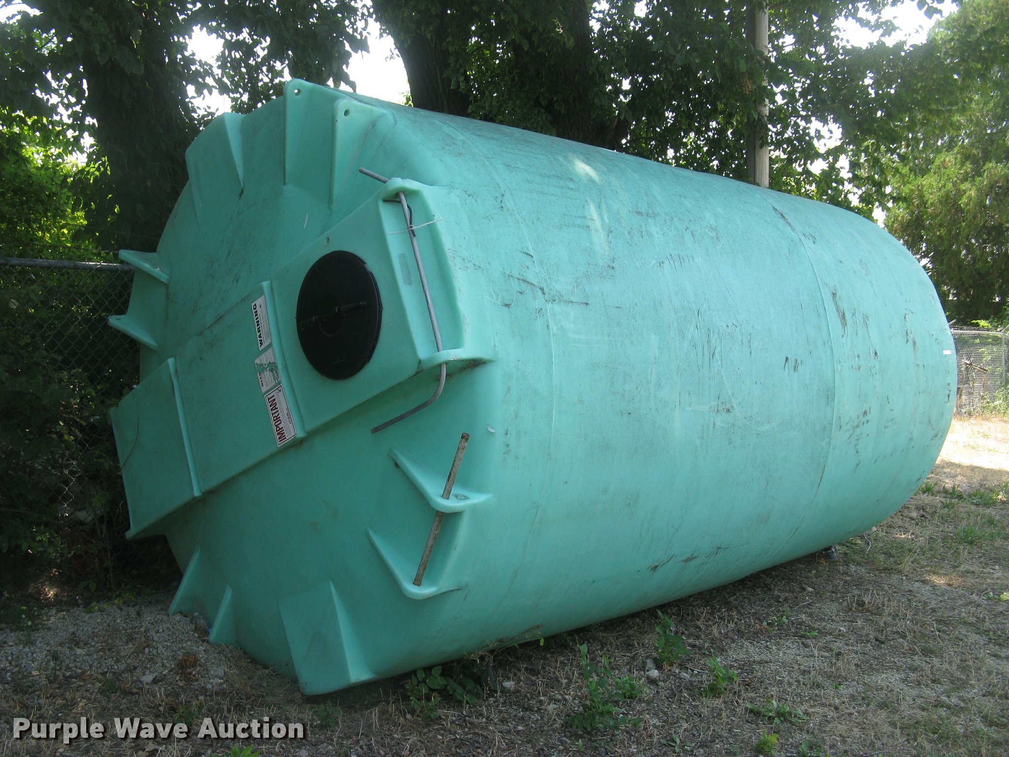 Sii flat bottom poly bulk tank in Wichita, KS Item AR9771 sold