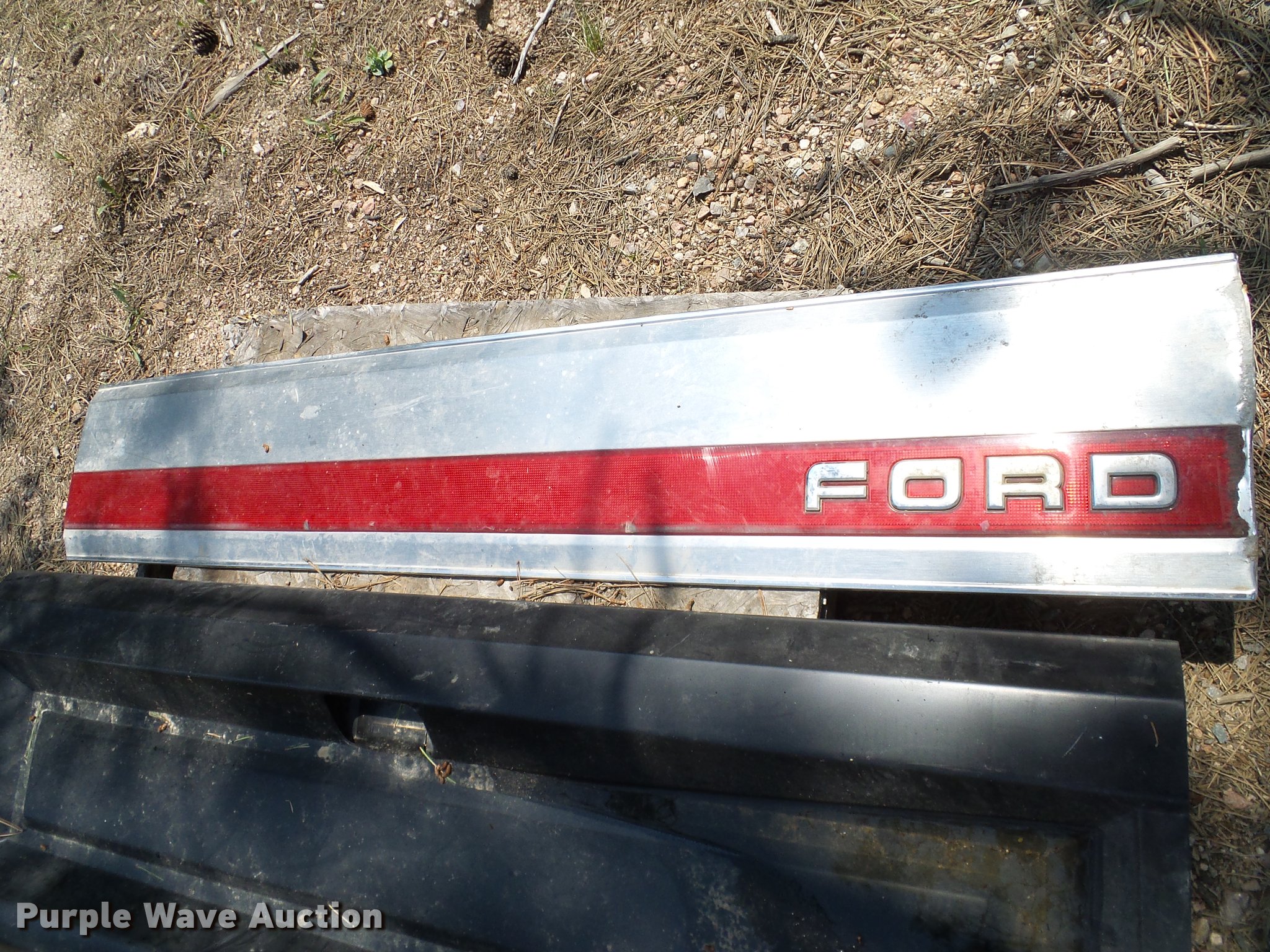 (2) Ford tailgates in Elbert, CO Item DG9891 sold Purple Wave