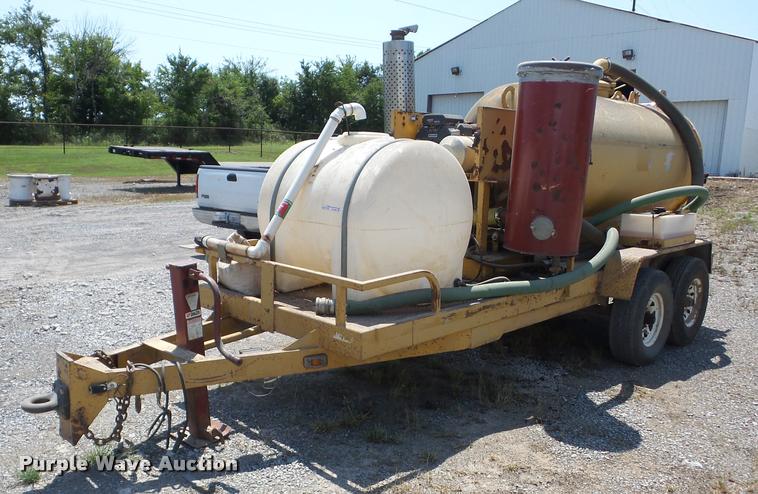 image for item AX9069 1999 U-Dump vacuum trailer