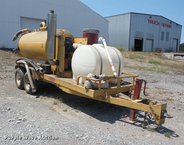 image for item AX9069 1999 U-Dump vacuum trailer