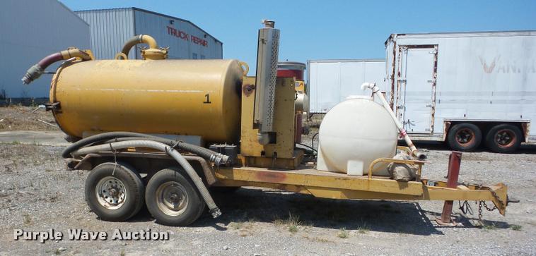image for item AX9069 1999 U-Dump vacuum trailer