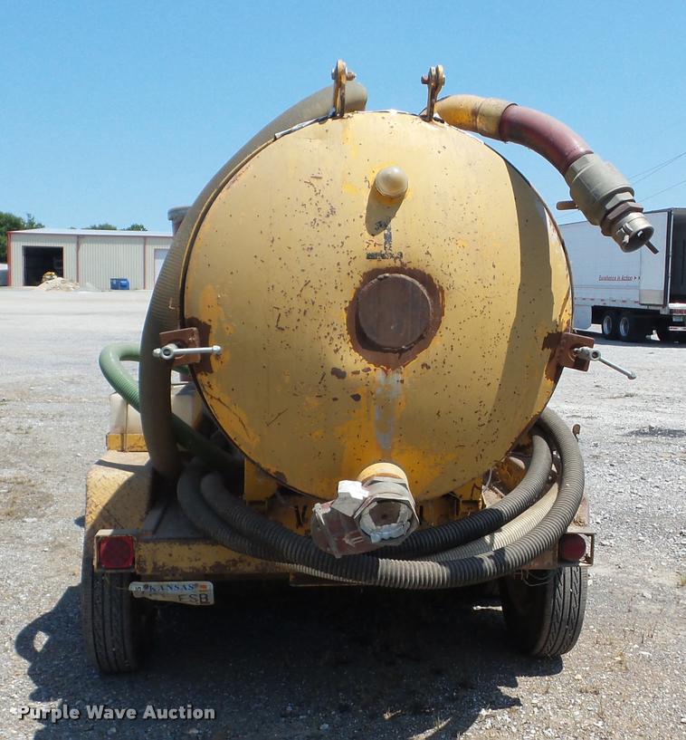 image for item AX9069 1999 U-Dump vacuum trailer
