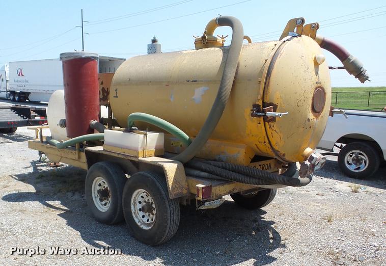 image for item AX9069 1999 U-Dump vacuum trailer