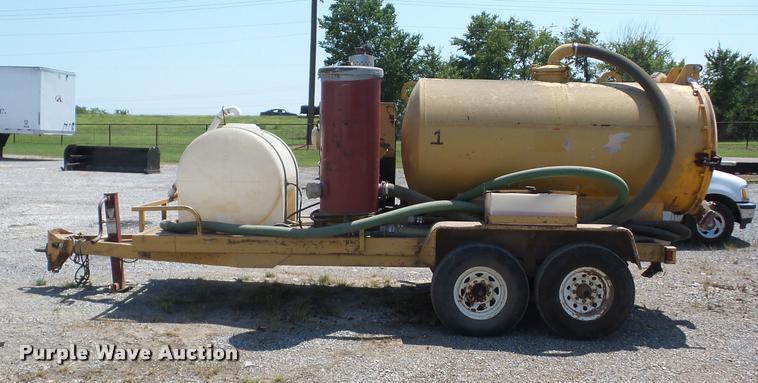 image for item AX9069 1999 U-Dump vacuum trailer