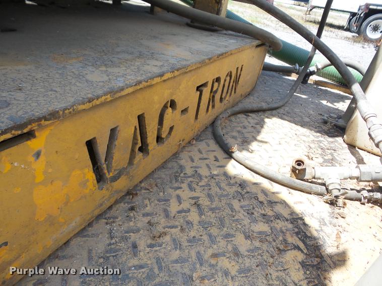 image for item AX9069 1999 U-Dump vacuum trailer
