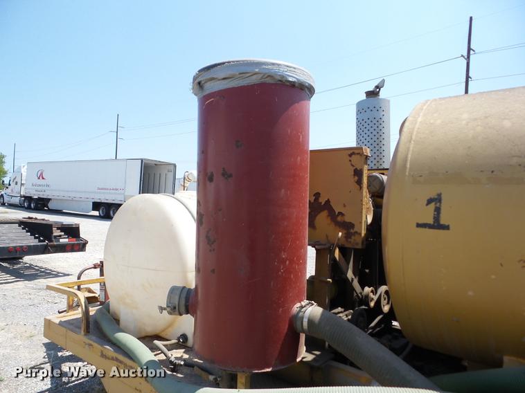 image for item AX9069 1999 U-Dump vacuum trailer