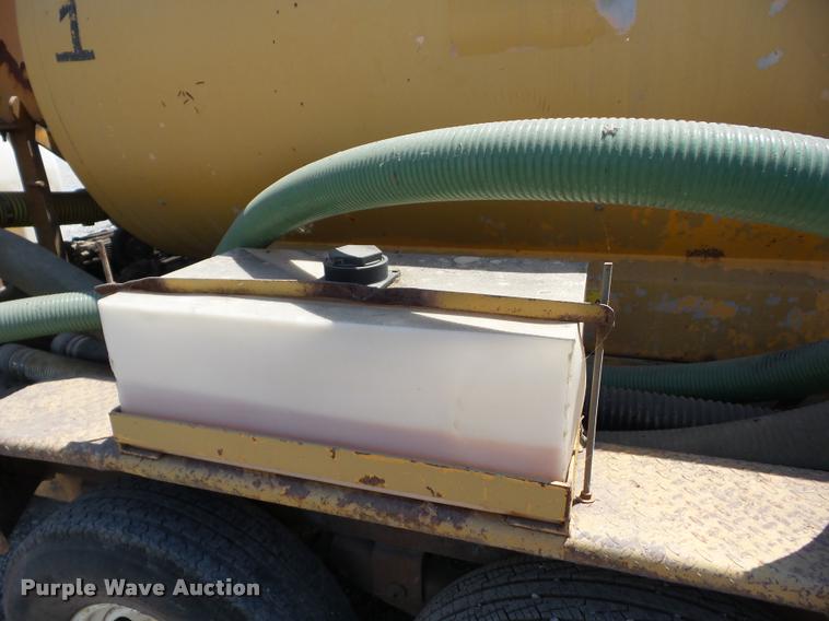 image for item AX9069 1999 U-Dump vacuum trailer
