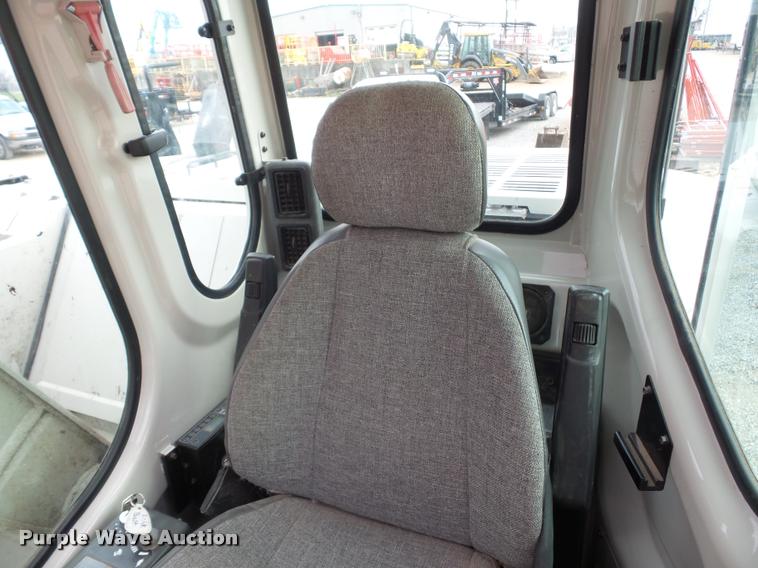 image for item BH9301 2011 Link-Belt 135 excavator