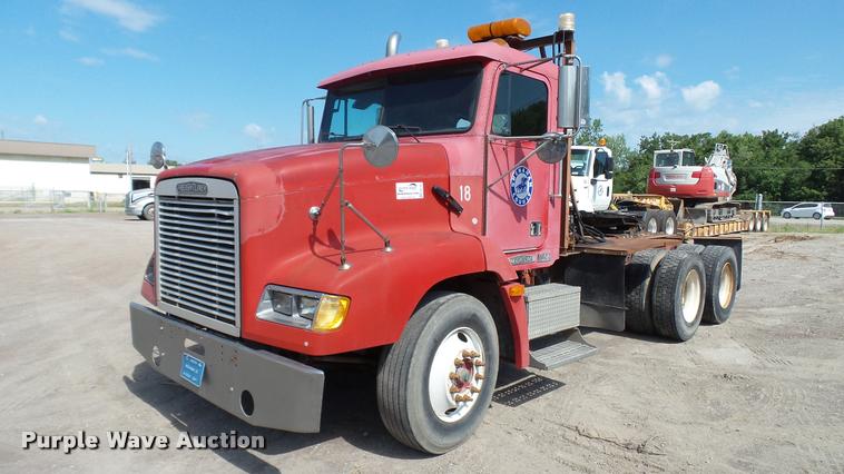 image for item DA1701 1996 Freightliner FLD112 semi truck