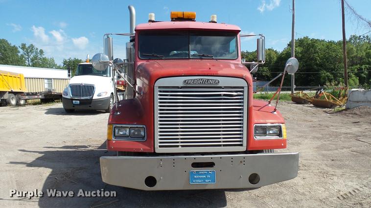 image for item DA1701 1996 Freightliner FLD112 semi truck
