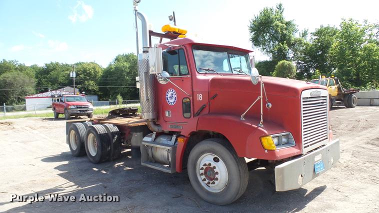 image for item DA1701 1996 Freightliner FLD112 semi truck