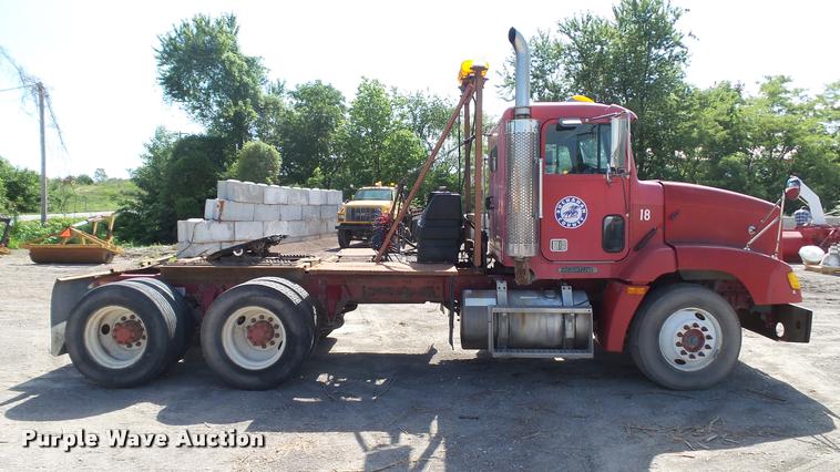 image for item DA1701 1996 Freightliner FLD112 semi truck