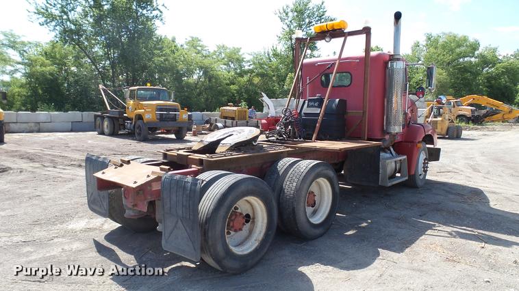 image for item DA1701 1996 Freightliner FLD112 semi truck