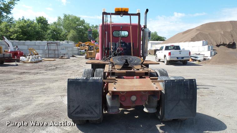 image for item DA1701 1996 Freightliner FLD112 semi truck