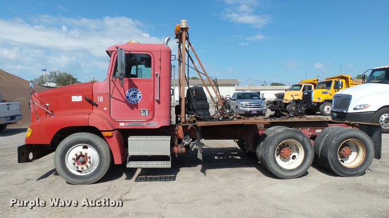 image for item DA1701 1996 Freightliner FLD112 semi truck
